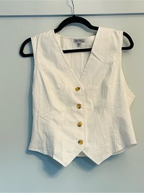 white birch White Sleeveless Button Vest